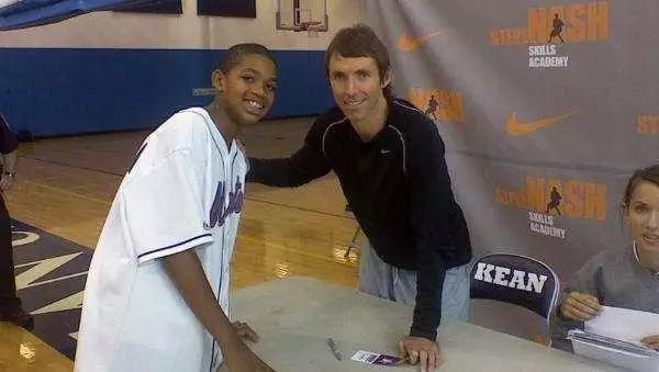 间里镇定自 间里镇定自